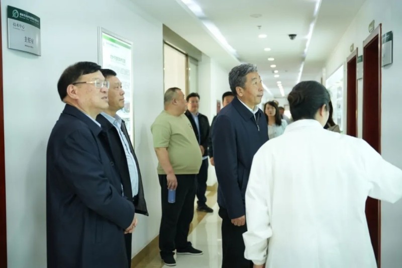 山西省供销合作社联合社党组书记、理事会主任高建军一行莅临公司调研指导